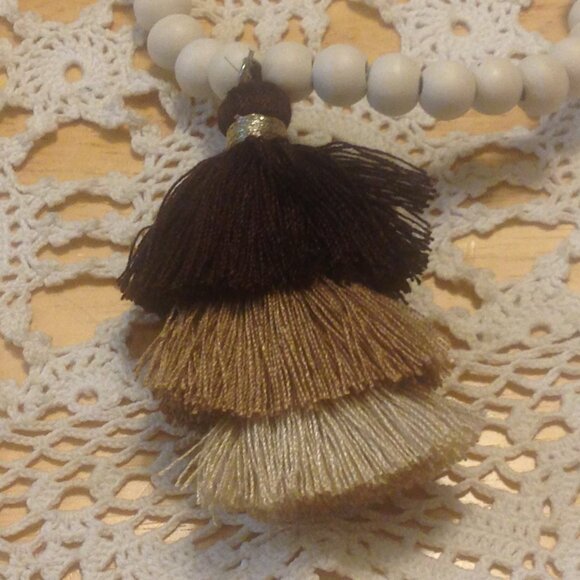 Tassel necklace with wood beads chain - Picture 2 of 4